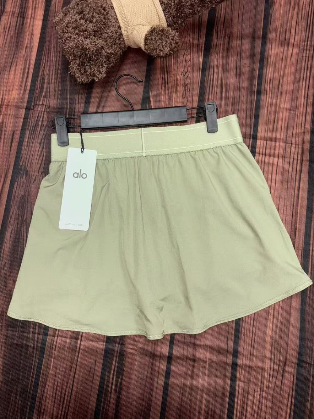 🔥Brand New Alo Yoga Match Point Tennis Skirt (Dune Grass) Women's🪻 - Picture 5 of 8
